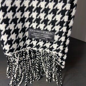 Black & White Houndstooth “Cashmere Feel” Scarf – Soft Acrylic – Fringe Edge